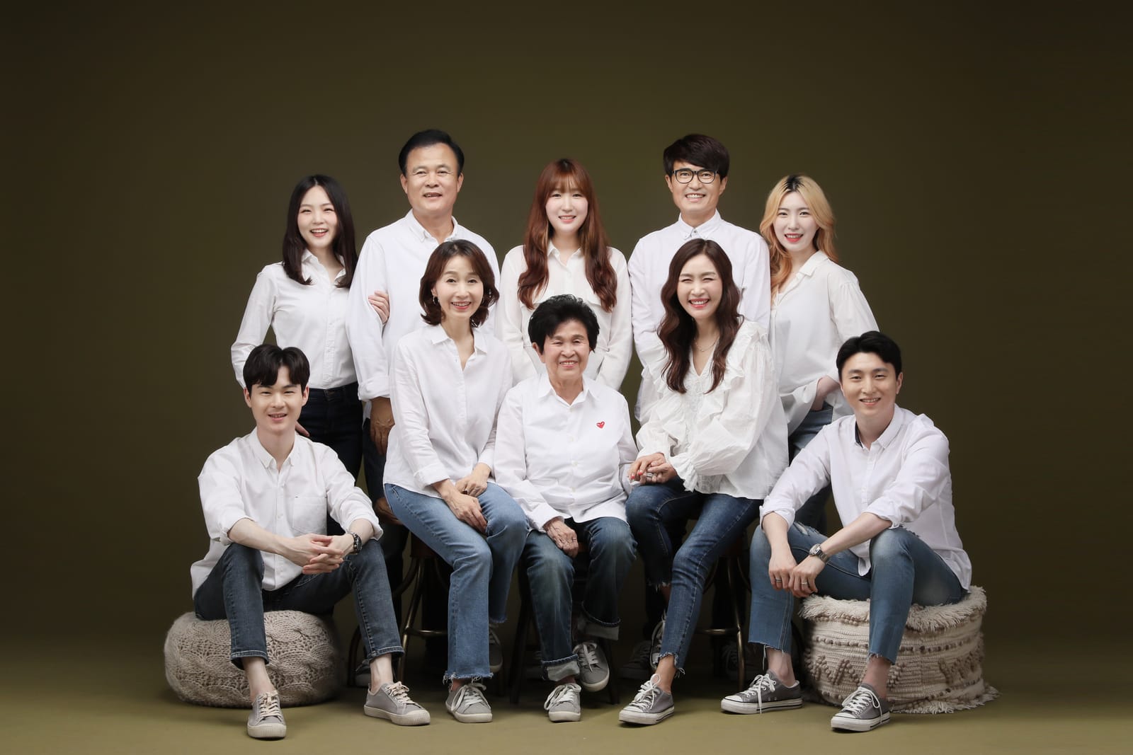 조부모, 부모, 손주가 함께한 3대 가족사진